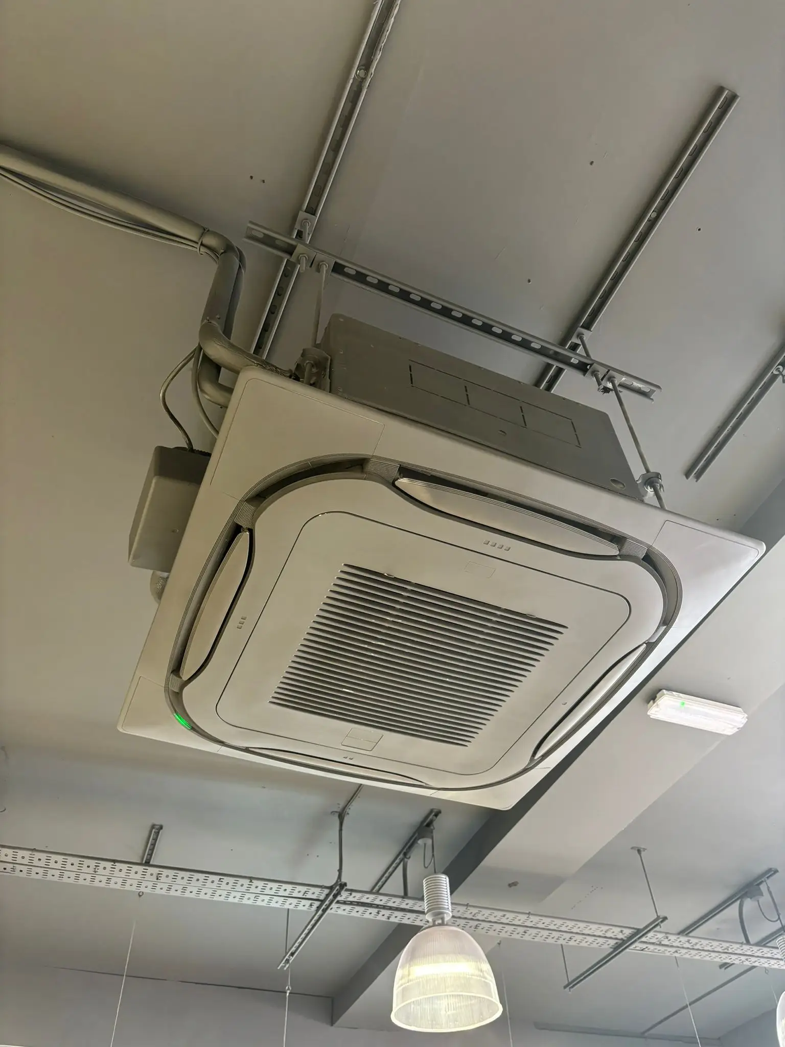 air con unit servicing