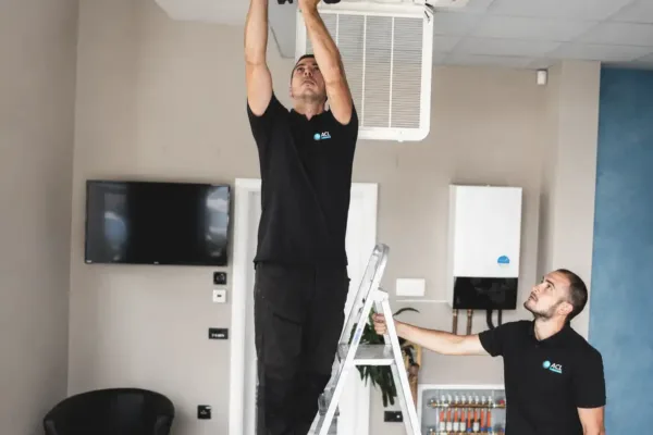 AIR CONDITIONING INSTALLER