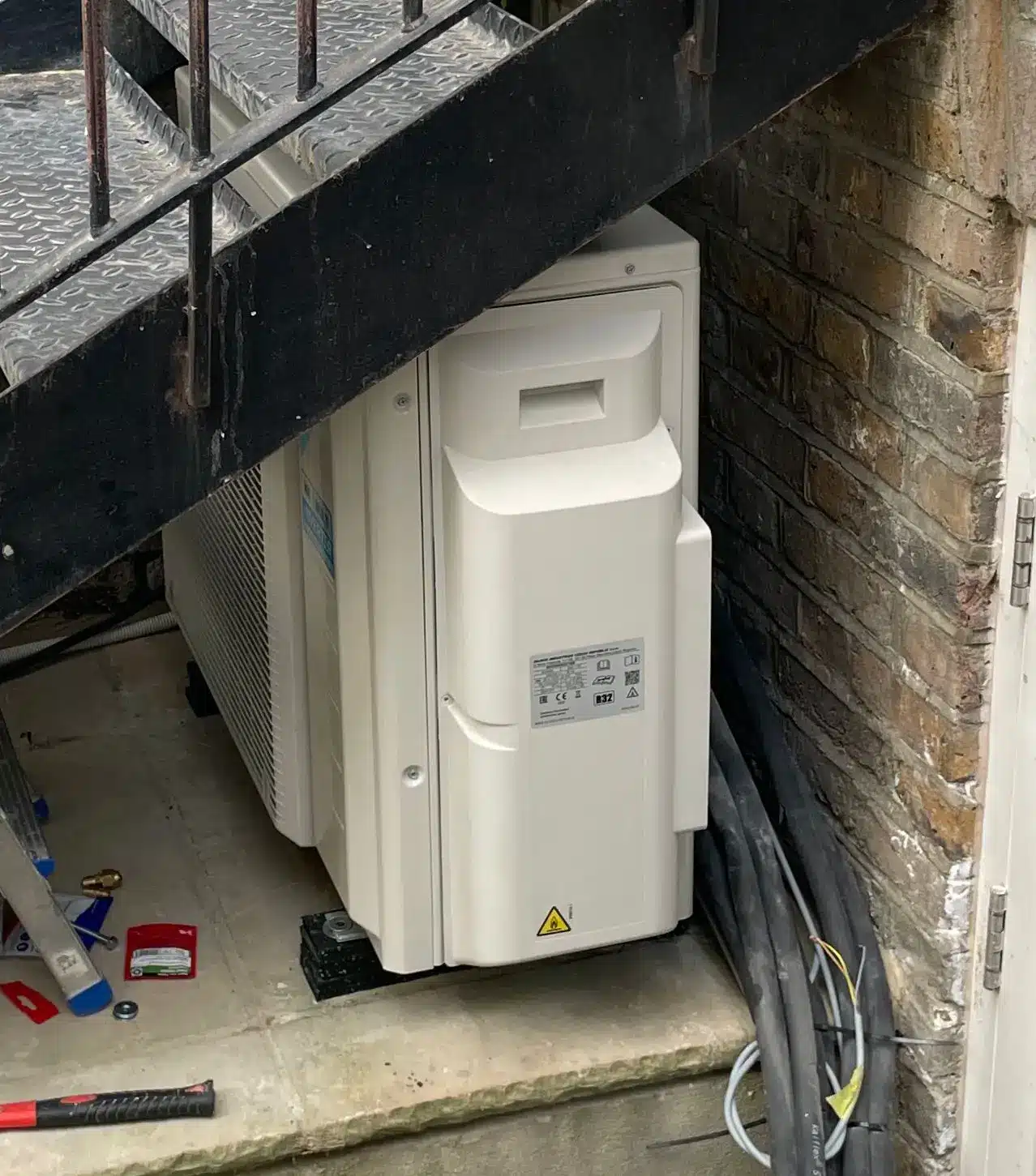 split air conditioning condenser replacement and installation in london