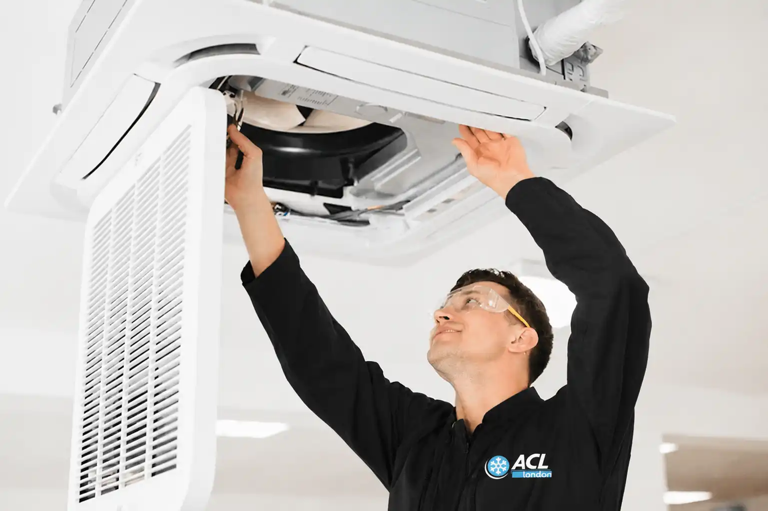 ACL AIR CONDITIONING INSTALLING AC UNIT